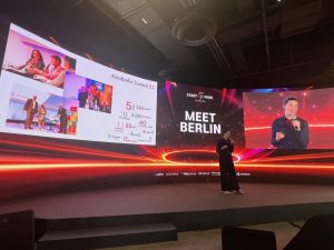 Katka Nagyova (betahaus) introducing AsiaBerlin and Expansion Lab on the stage of Boom-up festival in Incheon Startup Park